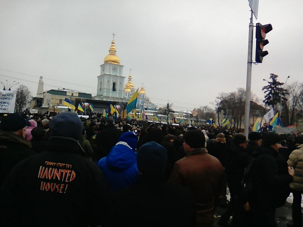 Михайловская площадь. Митинг противников коррупции в Киеве.